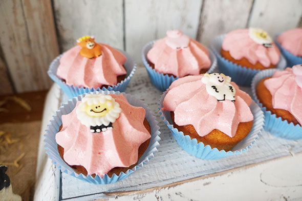 Cupcakes mit Bauernhoftieren aus Zucker