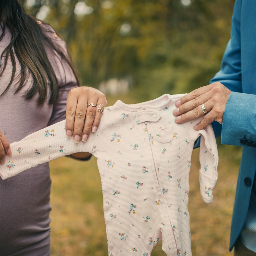 Babysachen Anschaffen und Sortieren gehört zum Nestbau (c) Gabriel Tovar