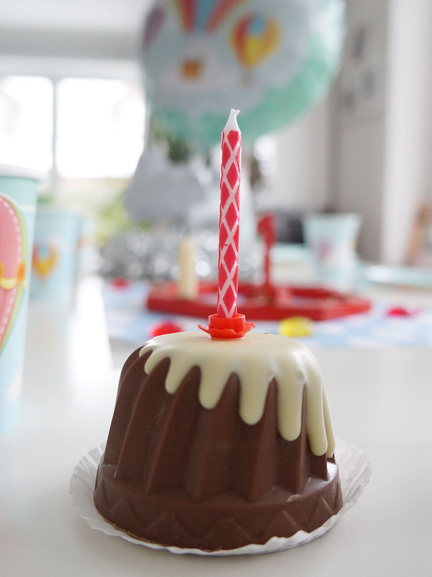 Schöne Idee - Ein kleiner Schokokuchen als Geschenk für das Geschwisterkind